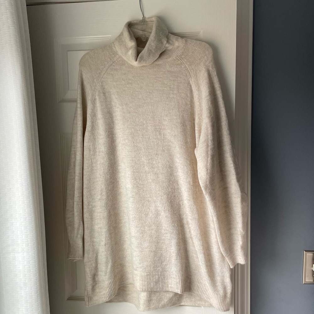 H&M Cream Sweater Size M